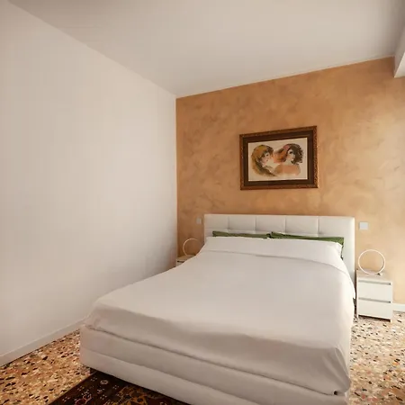 T-rooms Affittacamere 3*