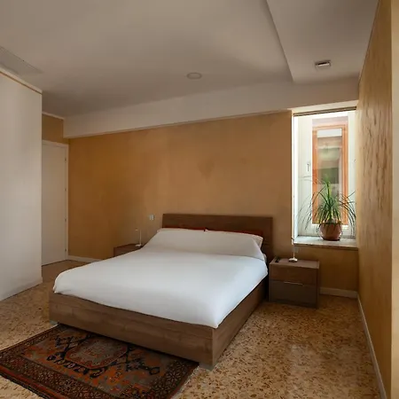 T-rooms בית הארחה 3*