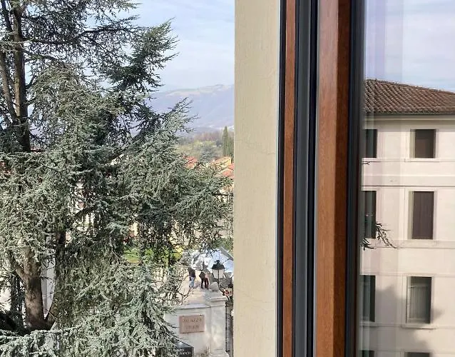 招待所 T-rooms 巴萨诺－德尔格拉帕