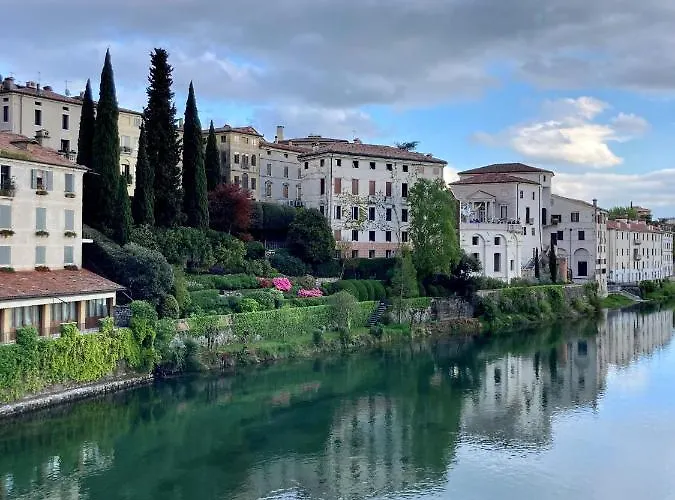 T-rooms 3* 巴萨诺－德尔格拉帕